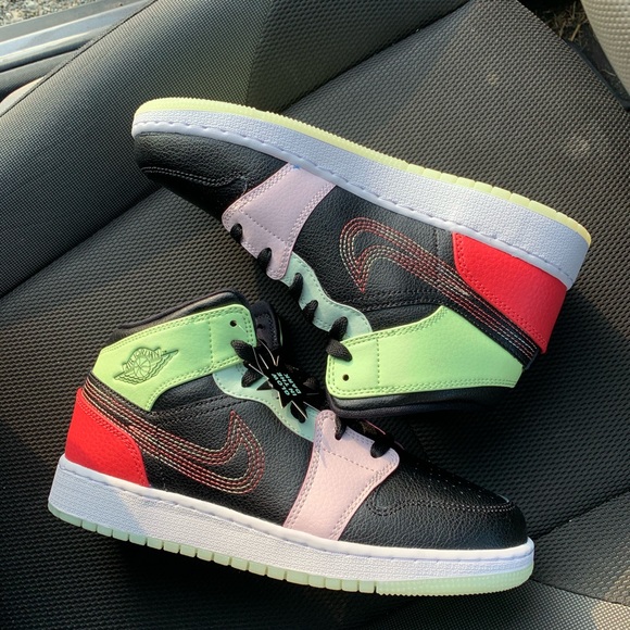 Air Jordan Mid - Picture 3 of 6